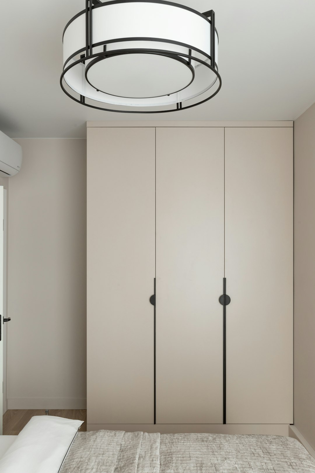 Распашные шкафы на заказ в Гомеле, Минске и Москве — VSEM-MEBEL.BY